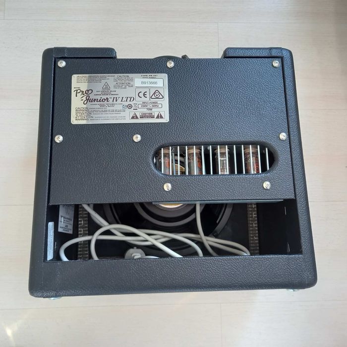 Кубе за китара Fender Pro Junior iv