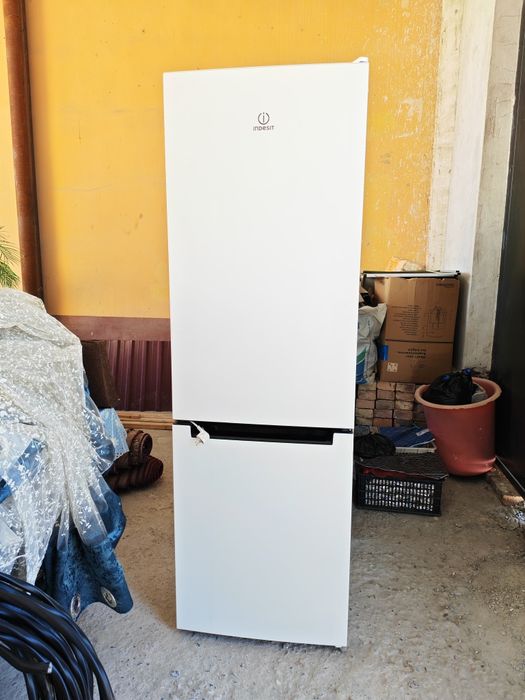 Холодильник Indesit