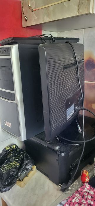 Процесор,монитор,принтер,клавиатура.