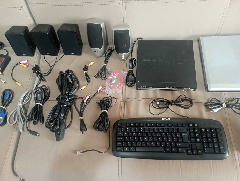 Лот DVD клавиатура кабели адаптор тонколони