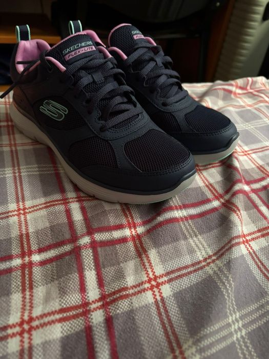 Incaltamimte Skechers noi