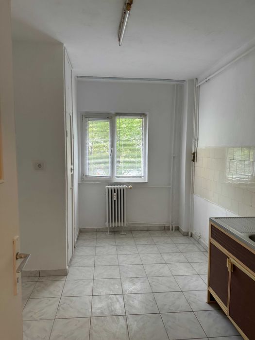 4 Camere Decomandat, Vis-a-vis Restaurant Giulia Etaj 1