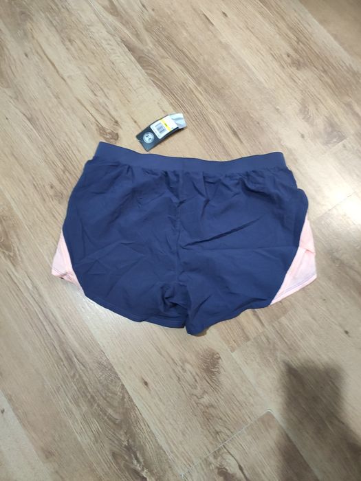 Pantaloni scurți de damă Under Armour mărimea M