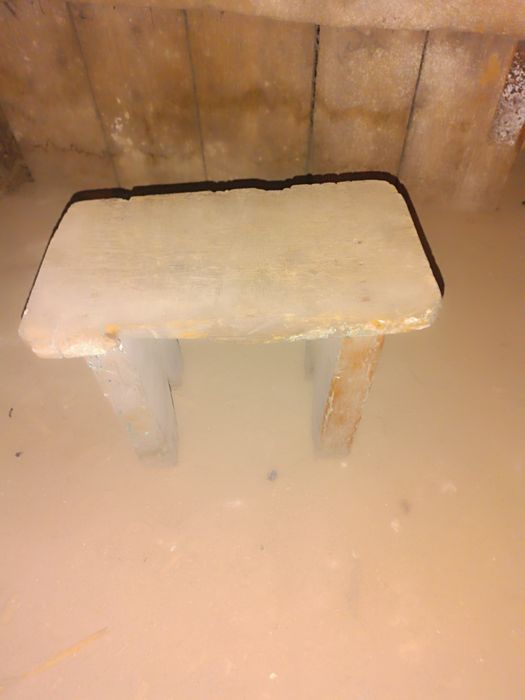 Табуреткие деревянные низкие