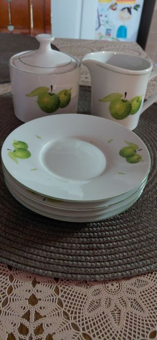 Посуда сахврница молочнок и блюдца