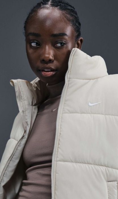 Дамски елек Nike FZ5922-072 NSW TF SYNFL NK CLSC VEST бежов