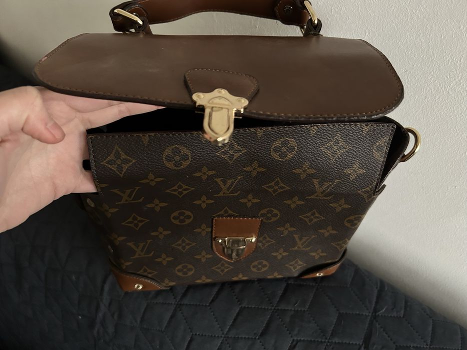 Дамска чанта куфарче