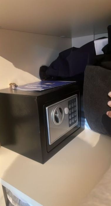 Продам маленький надёжный сейф