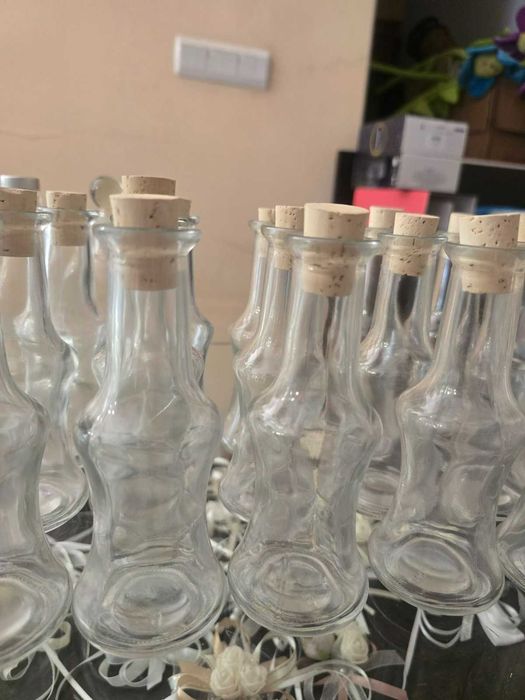 Стъклени шишета и бурканчета