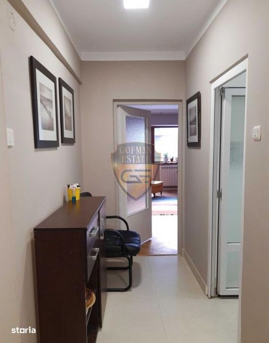 3 camere, Ultracentral la 200 m de plaja ,balcon,  jardiniera, renovat