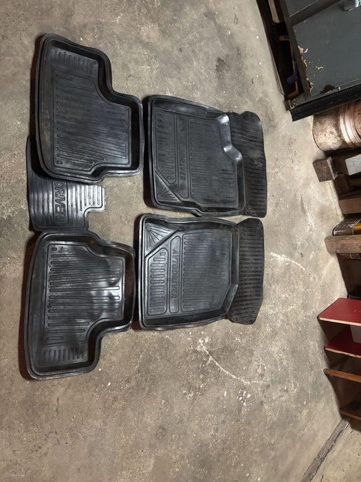 Резиновый полики