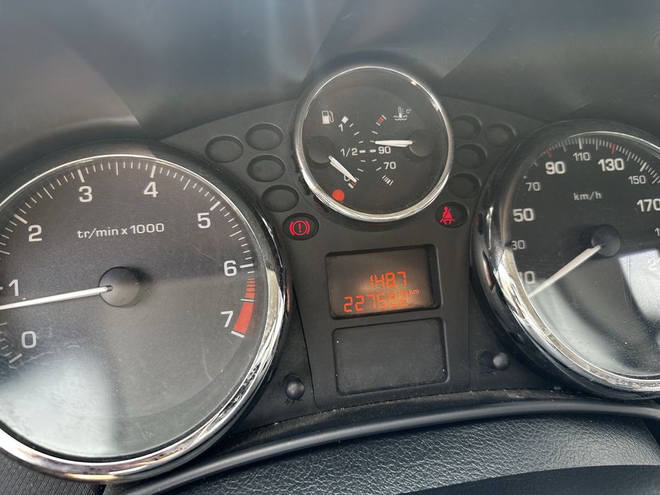 Vând Peugeot 207cc