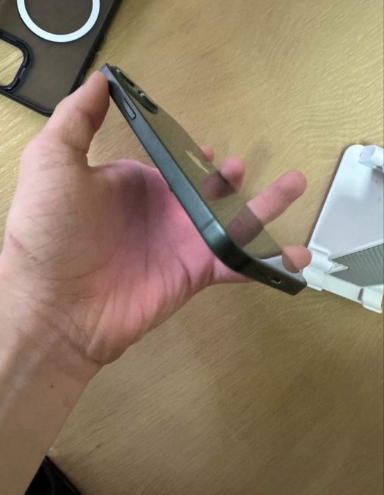 Продам айфон 13