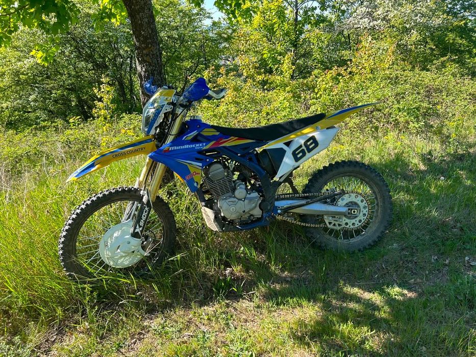 Vând cross de 300cc