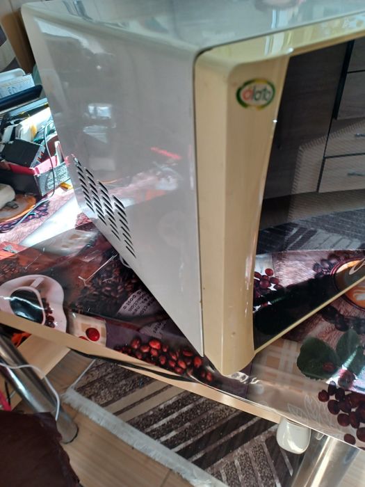 Cuptor microunde complet cu farfurie