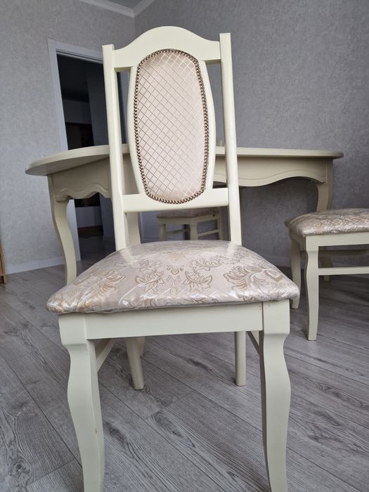 Стол и 6 стульев