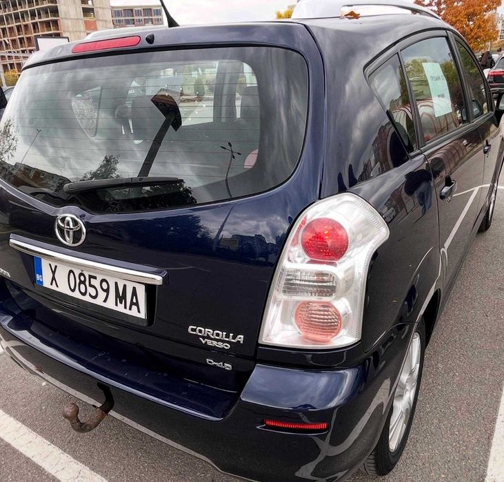 Toyota Corolla Verso 2.2 D-4D - обслужвана, винетка до 2026 г.!