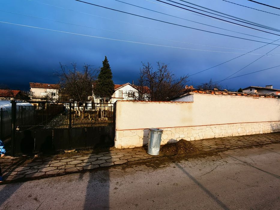 Продава се Къща в с. Долни Богров, Област София-град - 188 кв.м за 1170 €/кв.м - Снимка #3