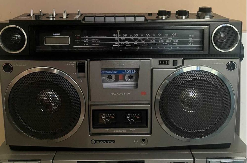 колекционерски радио-касетофон "SANYO M 9990 LU"