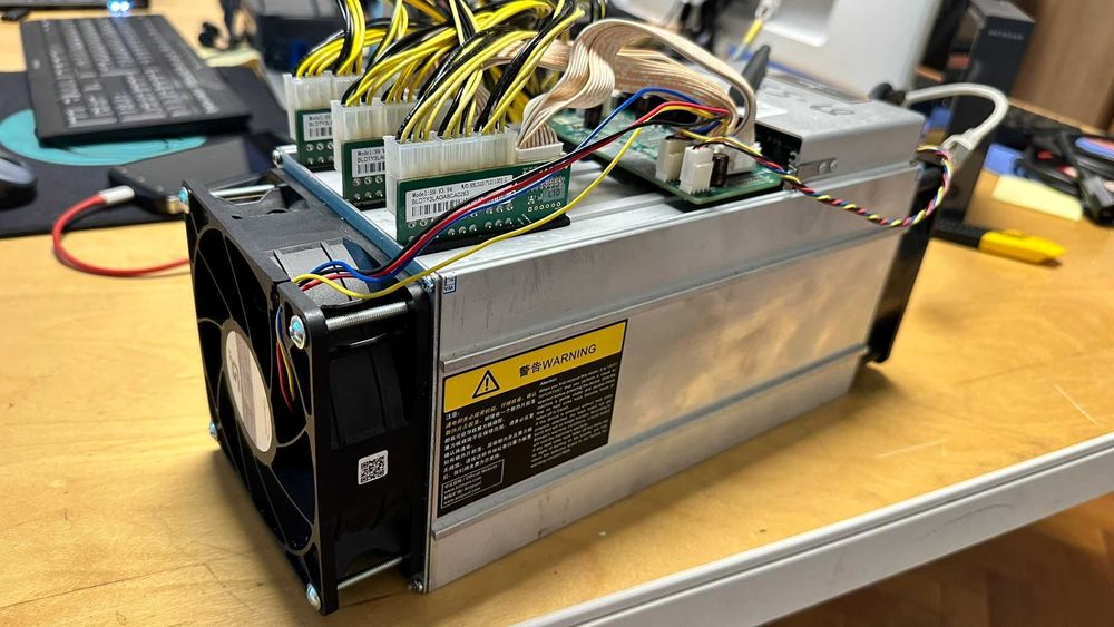 Vand miner antminer S9 cu 13,5TH crypto bitcoin