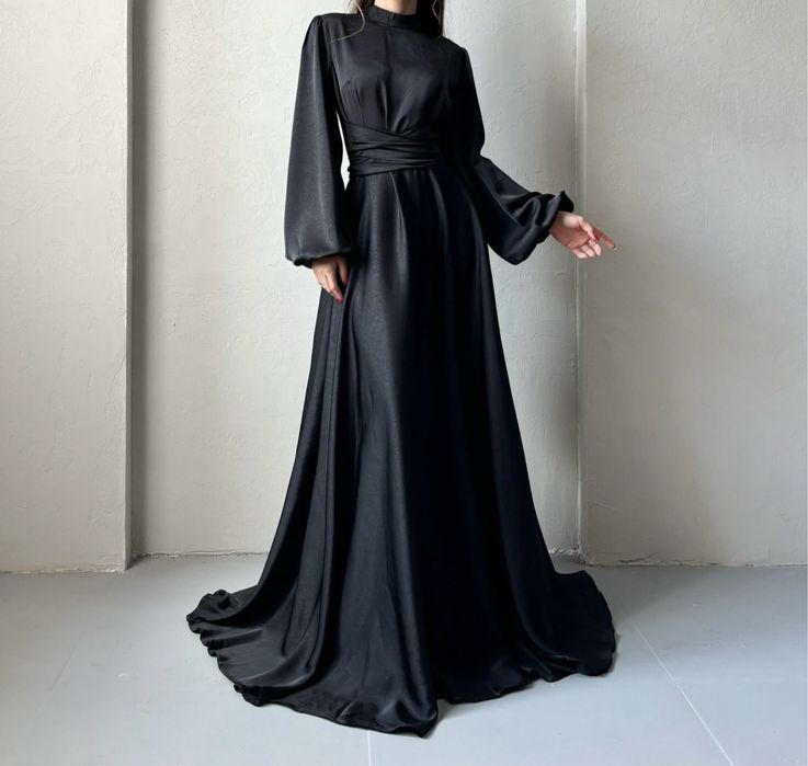 Платье с поясом