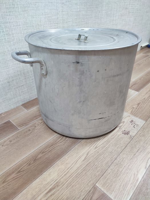 Продам кастрюлю 40л.