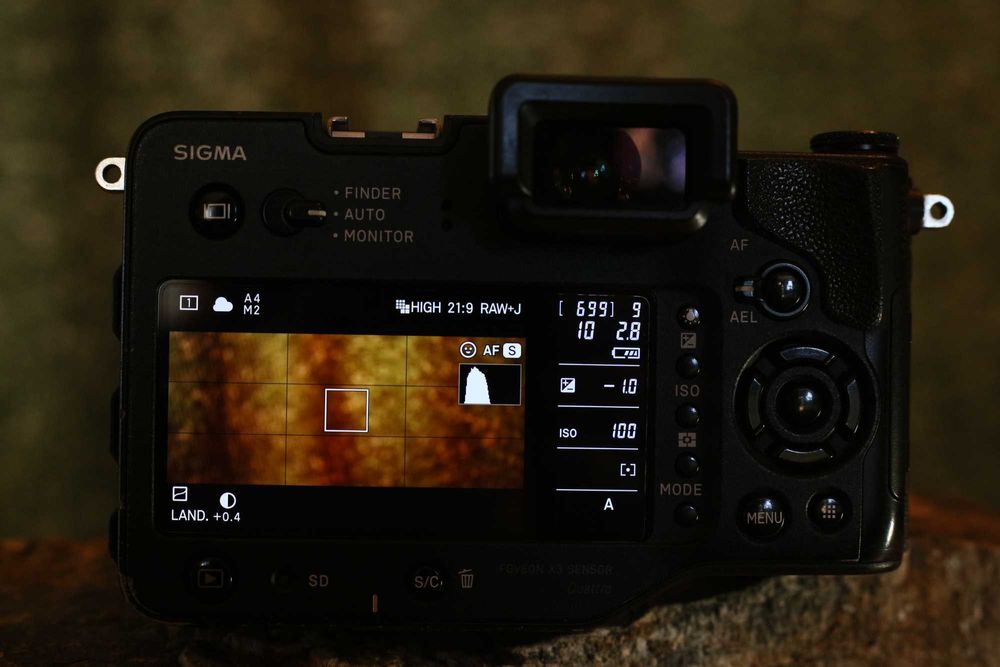 Фотоапарат Sigma SD Quattro + обектив Sigma Art 30mm f1.4