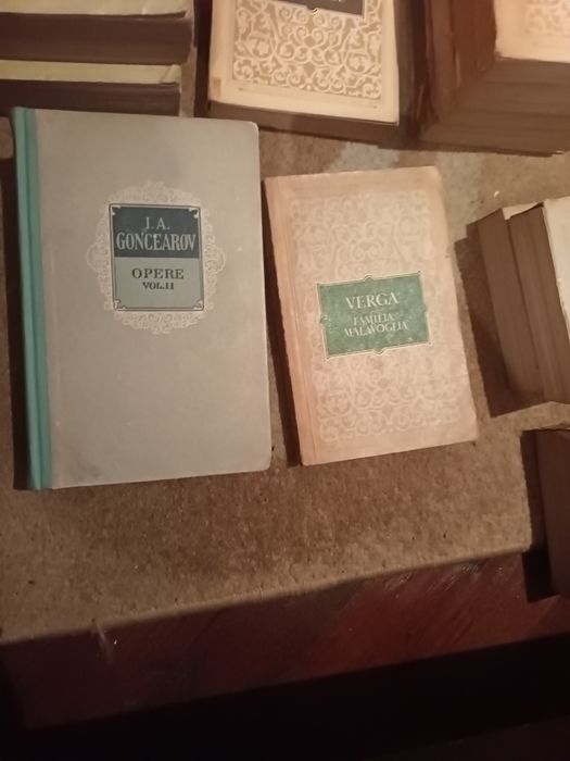Vând cărți vechi.