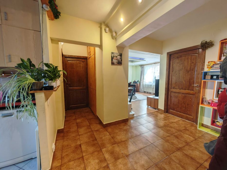 Vand apartament 3 camere