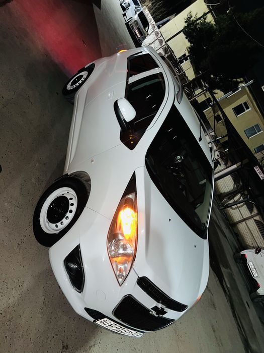 Срочно продам свой спарк в хорошем состояние год випуска 2015