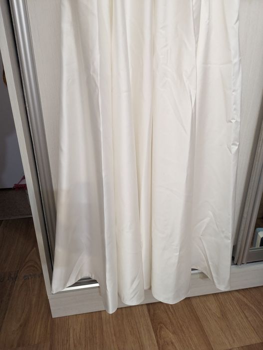 платье атласное белое