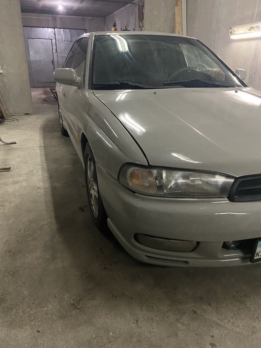 Субару легаси.