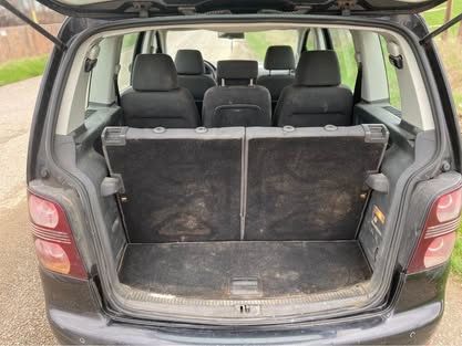 Vând / Dezmembrez Volkswagen Touran 1.9 TDI 105 CP Automat – 2009