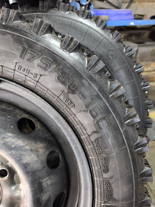 Продам шины на Ниву