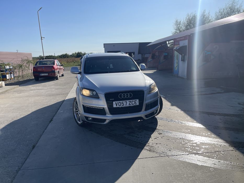 Audi Q7.