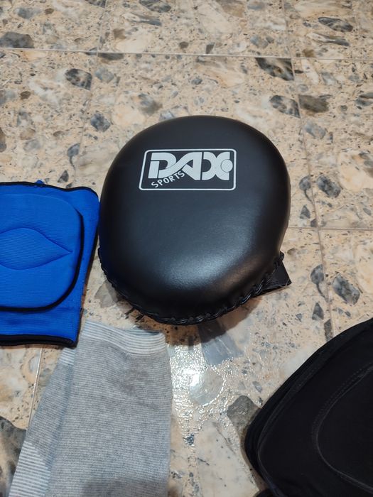 Боксови ръкавици и екипировка за mma, kickbox, муай тай, кикбокс, мма