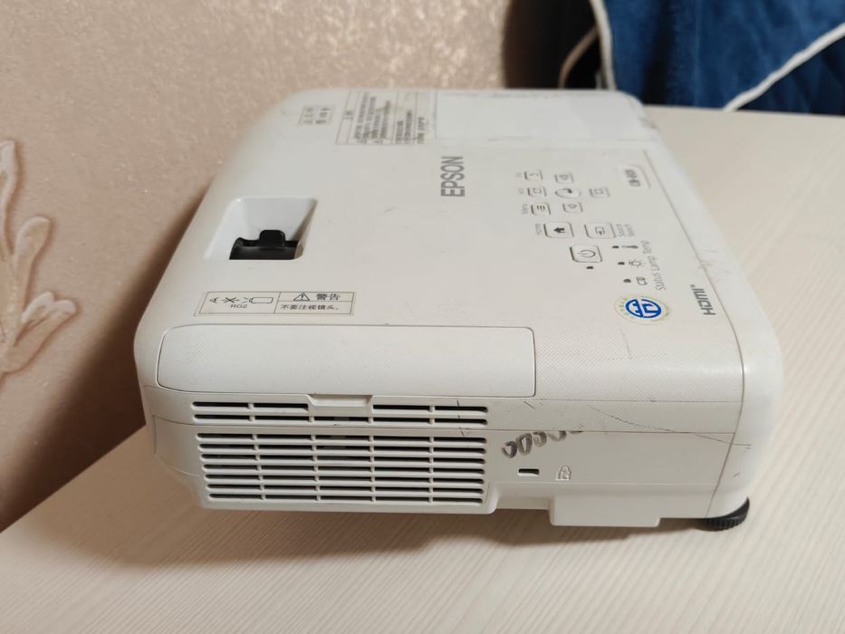 Проектор EPSON EB-E01