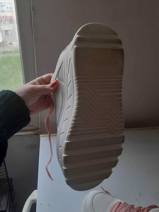 маратонки Bershka