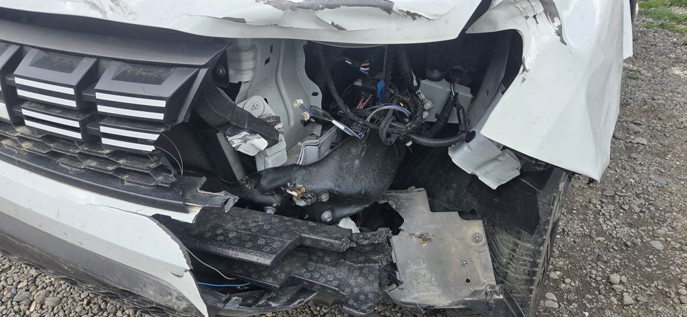 Dacia Duster Avariat 4x4  fab 2024 luna 6 Prestige  Diesel