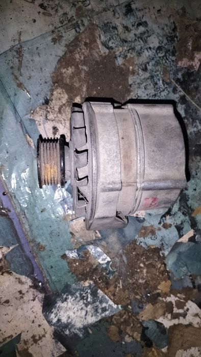 Продается генератор на Мерседес 190