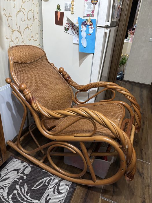 Кресло-качалка, дерево.