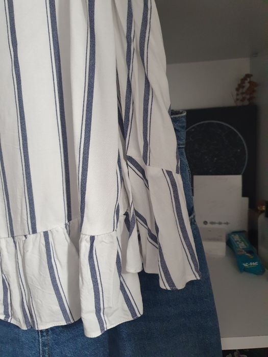 Bluza cu umerii decupati