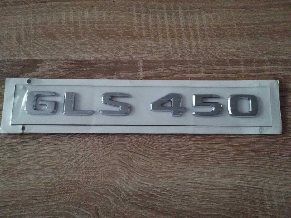 сребрист надпис Mercedes Benz GLS 450