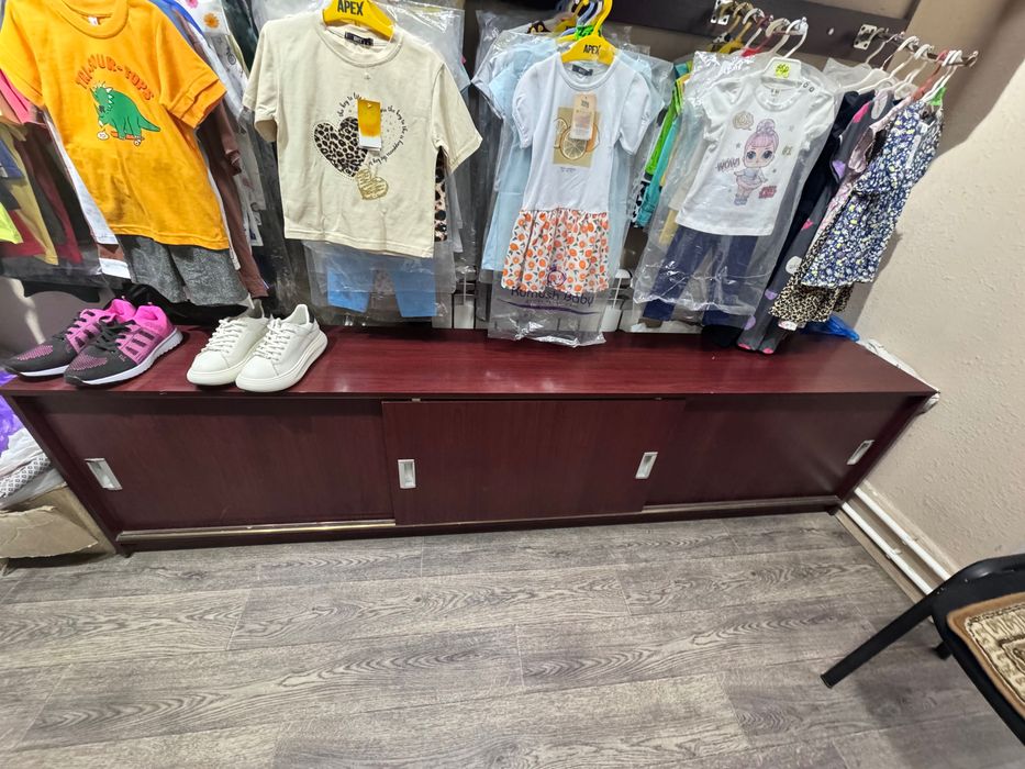 Продается шкаф для хранения вещей в офис магазин