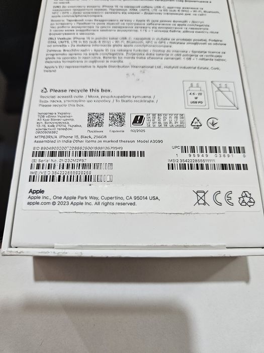 iPhone 15 negru 256GB la cutie