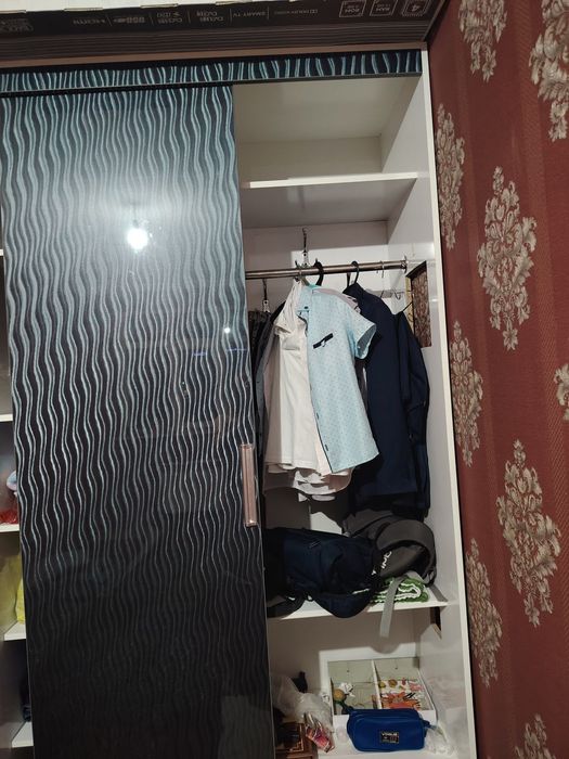 Прихожка шкаф сатылады, келисимли бахада, бийик, тек ролиги насазлау.