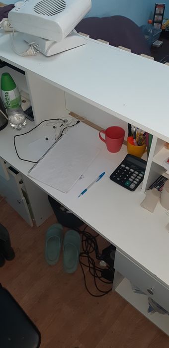 Продам стол( стойка)