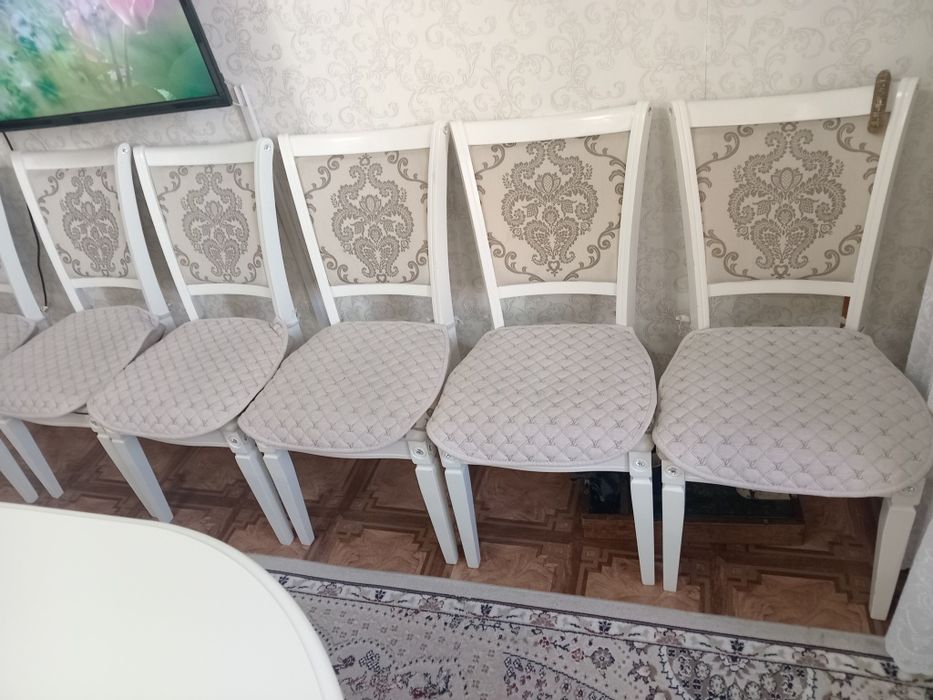Стол со стульями