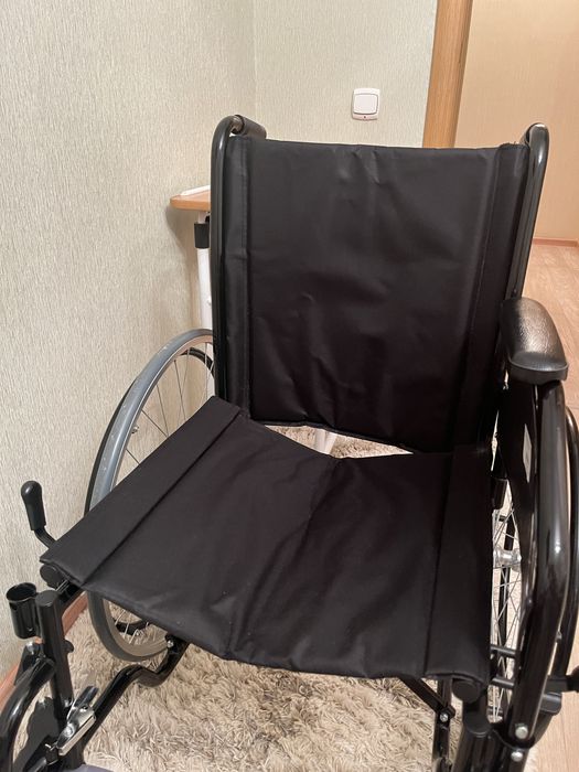 Продам инвалидную коляску