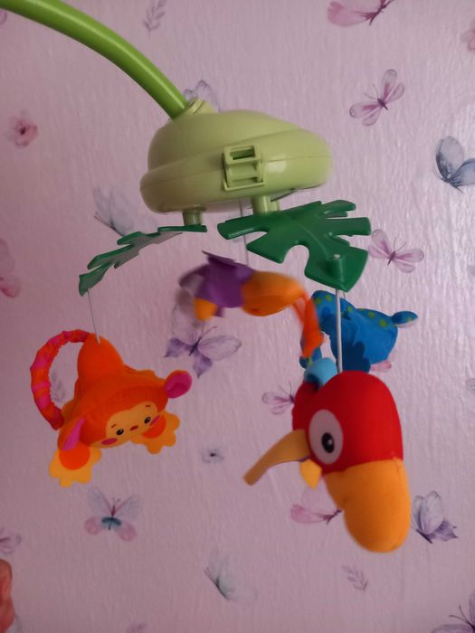 Музикална въртележка на Fisher Price , активна гимнастика , бебешки вещи